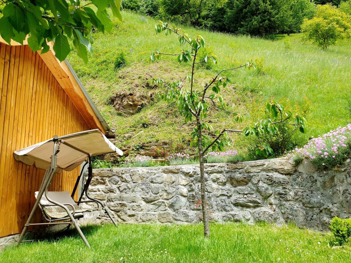 Apartment And Garden House Among The Mountains Podbrdo Buitenkant foto
